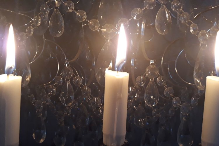 Uudenvuodenpäivän iltakirkko Hiljaisuuden messuna Uudenvuodenpäivän iltakirkko Hiljaisuuden messuna